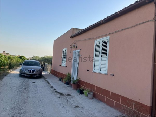 casa indipendente in vendita a Chiaramonte Gulfi