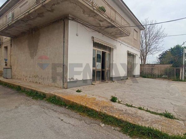 negozio in vendita a Chiaramonte Gulfi in zona Roccazzo