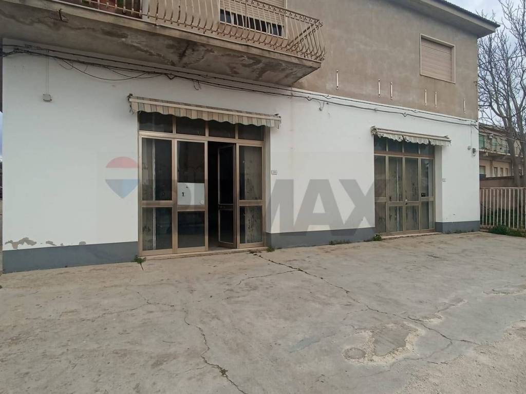 negozio in vendita a Chiaramonte Gulfi in zona Roccazzo