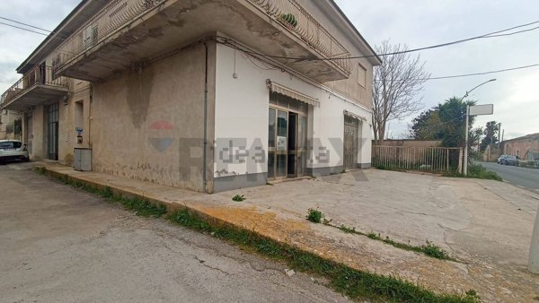 locale commerciale in vendita a Chiaramonte Gulfi