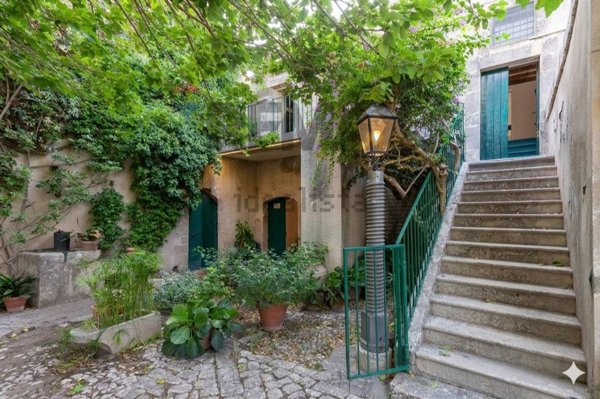 casa indipendente in vendita a Chiaramonte Gulfi