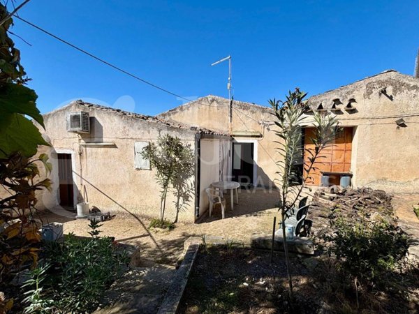 casale in vendita a Chiaramonte Gulfi in zona Roccazzo
