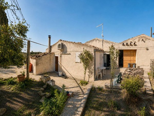 casale in vendita a Chiaramonte Gulfi in zona Roccazzo