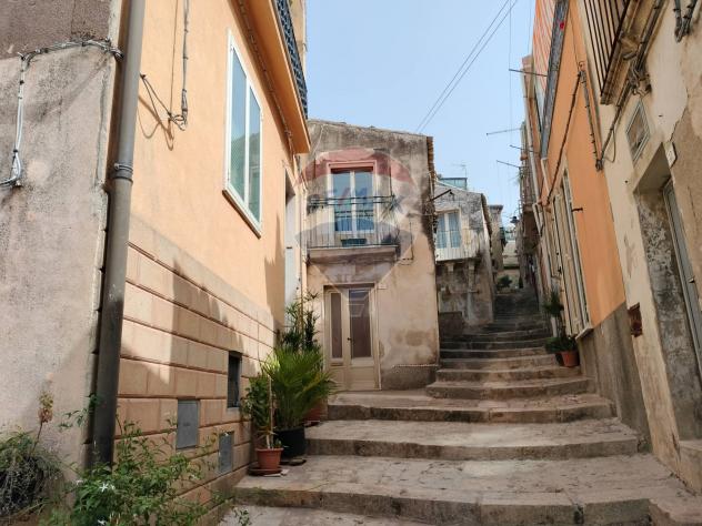 casa indipendente in vendita a Chiaramonte Gulfi