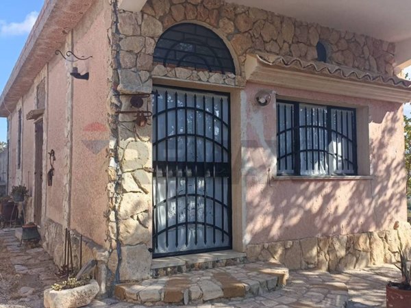 casale in vendita a Chiaramonte Gulfi