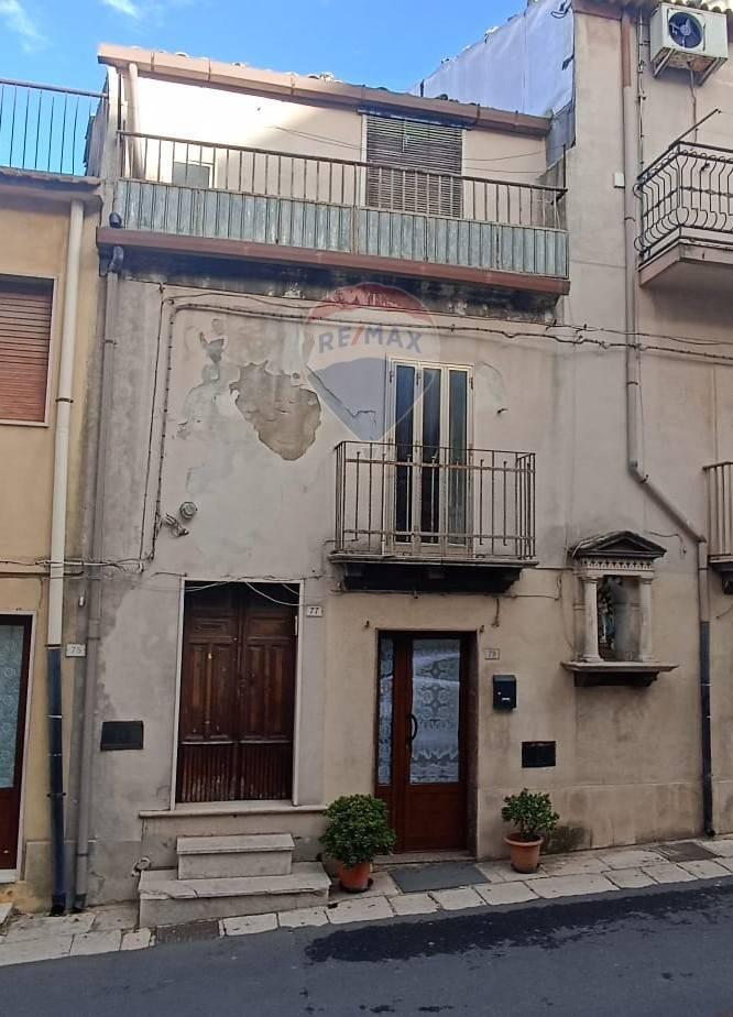 casa indipendente in vendita a Chiaramonte Gulfi