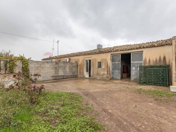 casa indipendente in vendita a Chiaramonte Gulfi