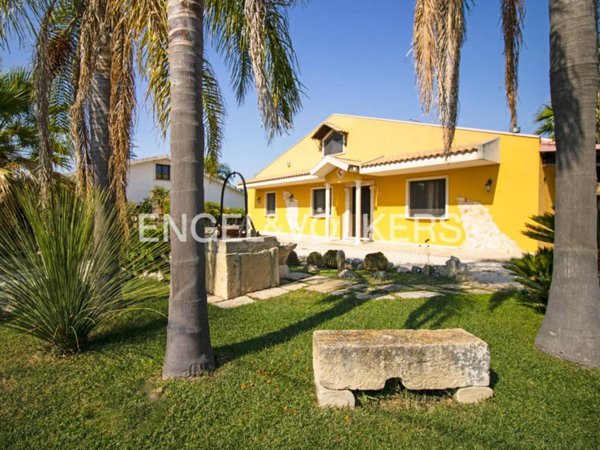 casa indipendente in vendita a Chiaramonte Gulfi