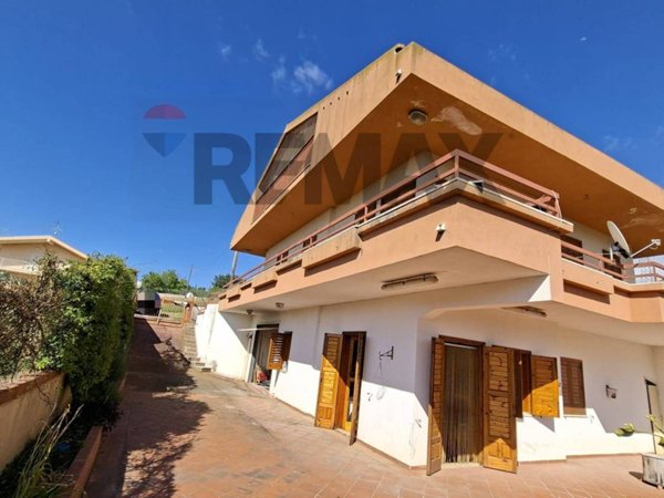 casa indipendente in vendita a Chiaramonte Gulfi in zona Piano dell'Acqua