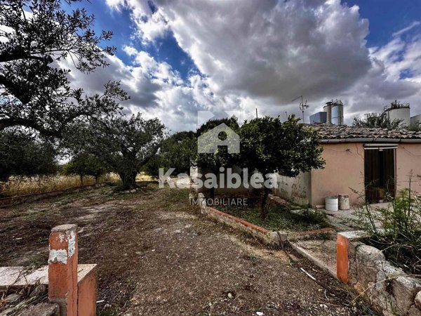 casa indipendente in vendita a Chiaramonte Gulfi in zona Piano dell'Acqua