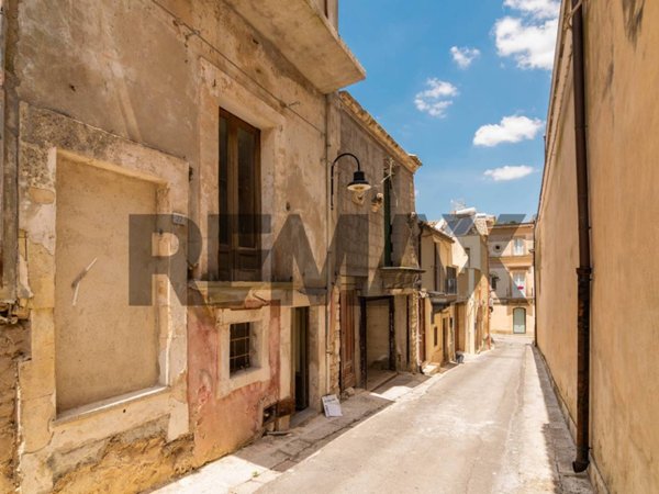 casa indipendente in vendita a Chiaramonte Gulfi