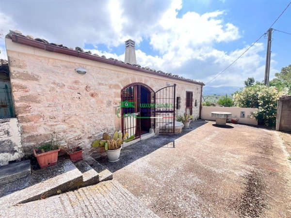 casa indipendente in vendita a Chiaramonte Gulfi in zona Piano dell'Acqua