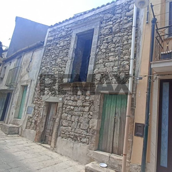 casa indipendente in vendita a Chiaramonte Gulfi