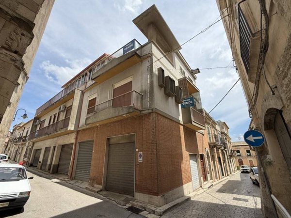 casa indipendente in vendita a Chiaramonte Gulfi