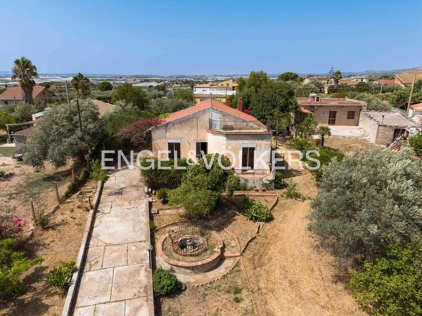 casa indipendente in vendita a Chiaramonte Gulfi in zona Roccazzo
