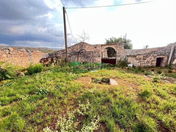 casa indipendente in vendita a Chiaramonte Gulfi in zona Piano dell'Acqua