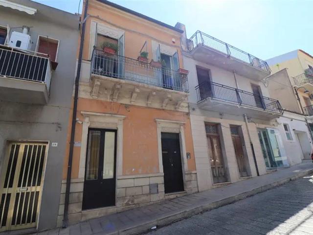 casa indipendente in vendita a Comiso