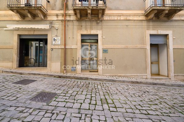 locale commerciale in vendita a Comiso