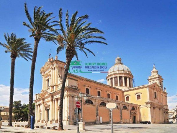negozio in vendita a Comiso in zona Centro Storico