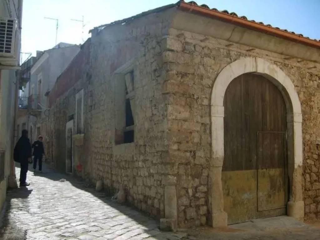 casa indipendente in vendita a Comiso in zona Centro Storico