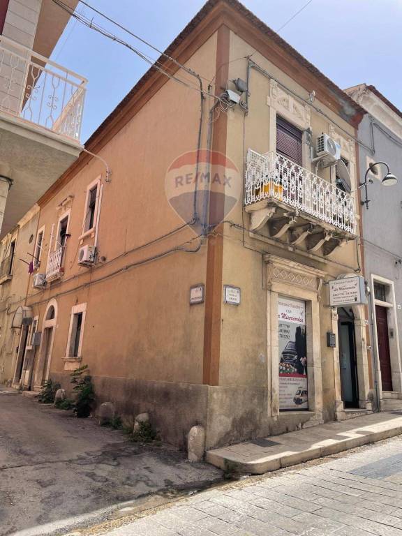 locale commerciale in vendita a Comiso