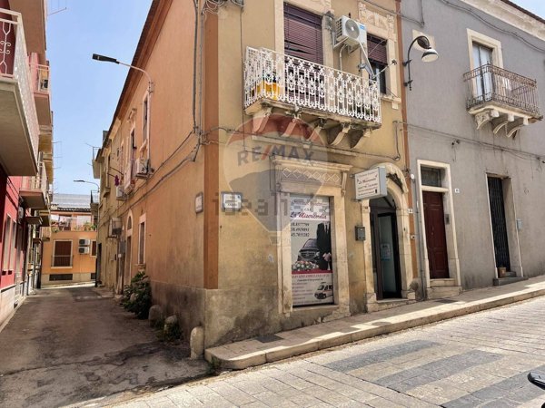 locale commerciale in vendita a Comiso