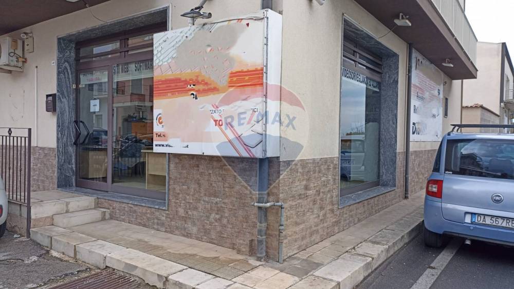 locale commerciale in vendita a Comiso