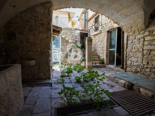 casa indipendente in vendita a Comiso