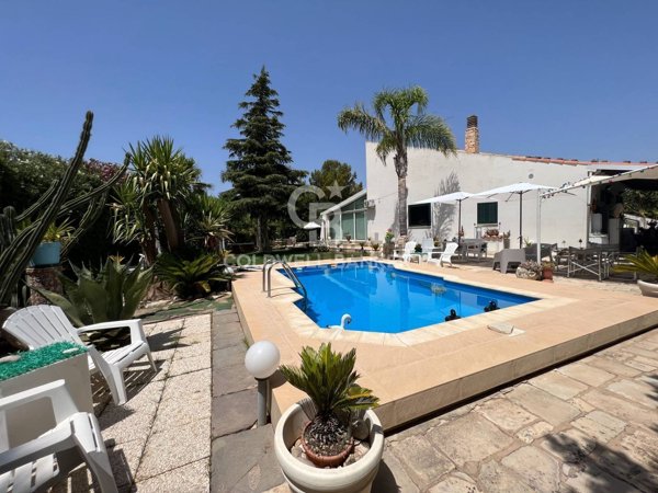 casa indipendente in vendita a Comiso