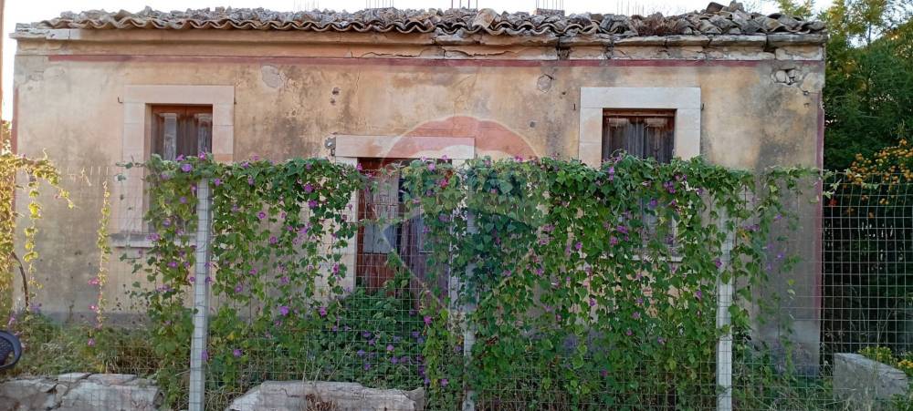 casa indipendente in vendita a Comiso