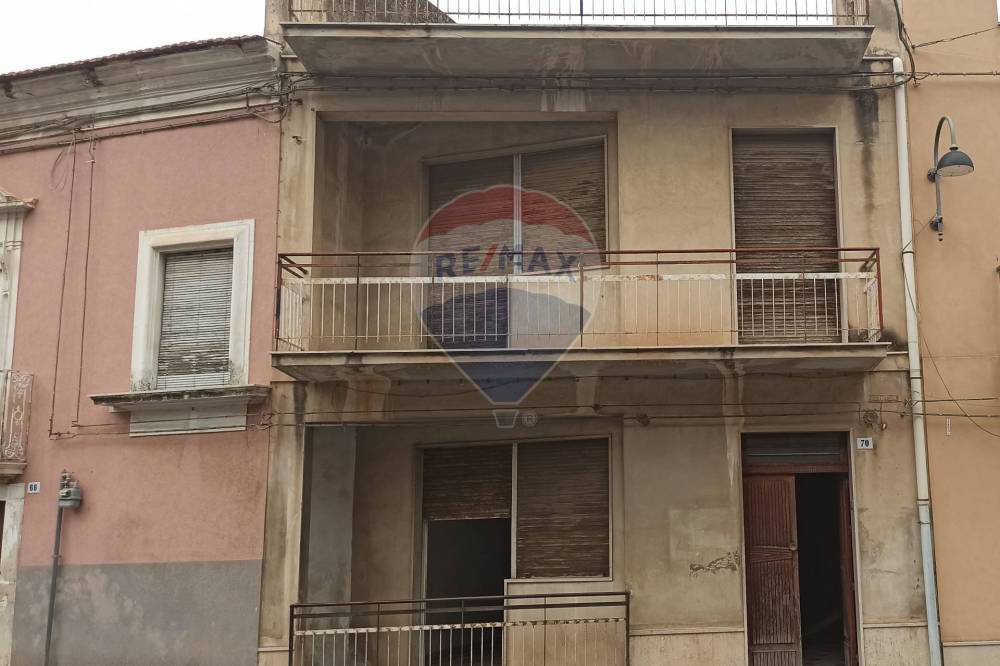 casa indipendente in vendita a Comiso in zona Centro Storico