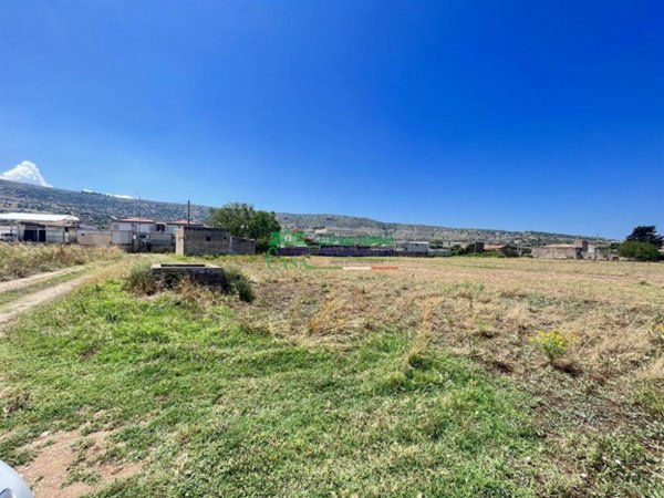 terreno edificabile in vendita a Comiso