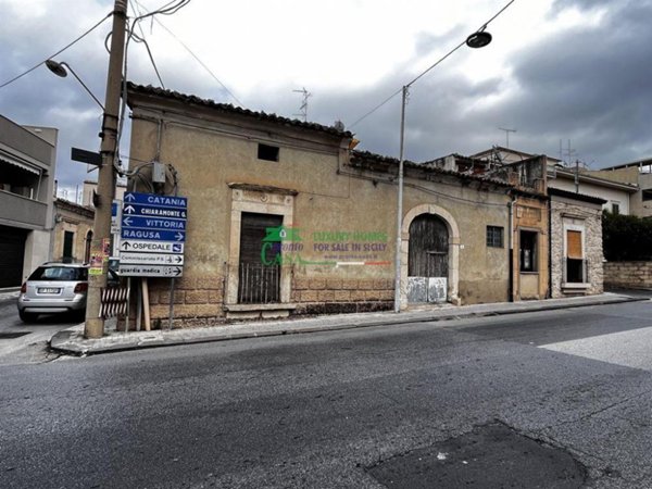 casa indipendente in vendita a Comiso