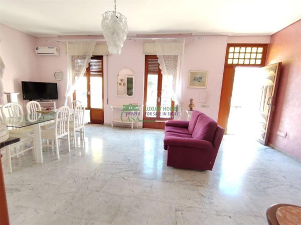 casa indipendente in vendita a Comiso