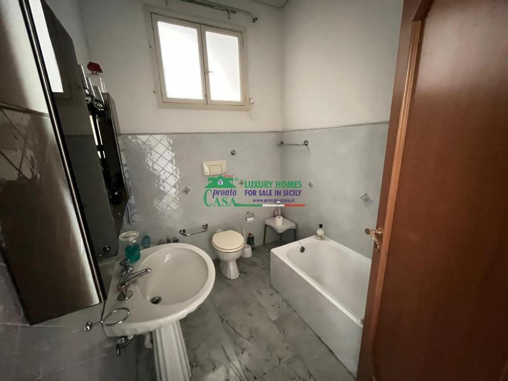 casa indipendente in vendita a Comiso