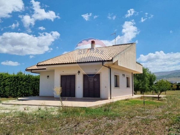 casa indipendente in vendita a Comiso