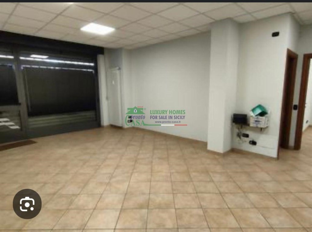 locale commerciale in vendita a Comiso