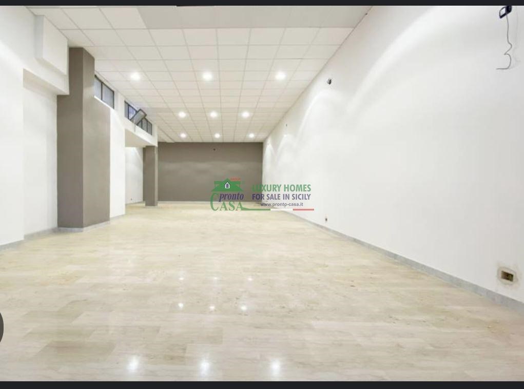 locale commerciale in vendita a Comiso