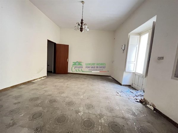 casa indipendente in vendita a Comiso