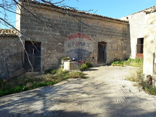 casa indipendente in vendita a Comiso