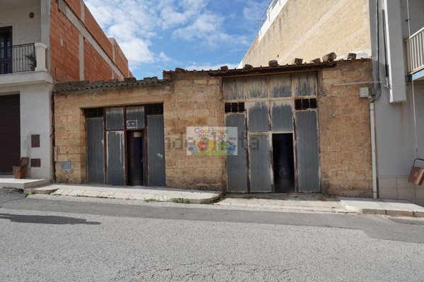 locale commerciale in vendita a Comiso