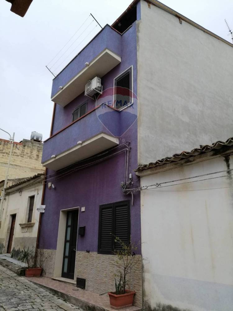 casa indipendente in vendita a Comiso