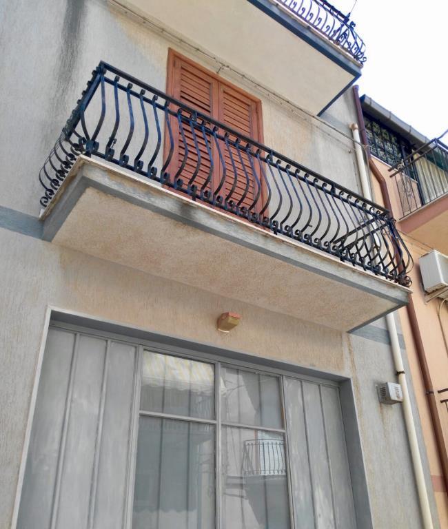 intera palazzina in vendita a Comiso in zona Centro Storico