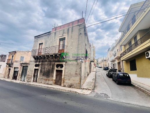 casa indipendente in vendita a Comiso