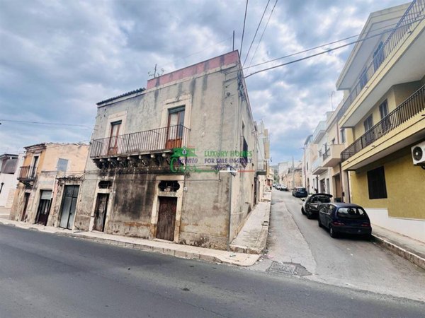 casa indipendente in vendita a Comiso