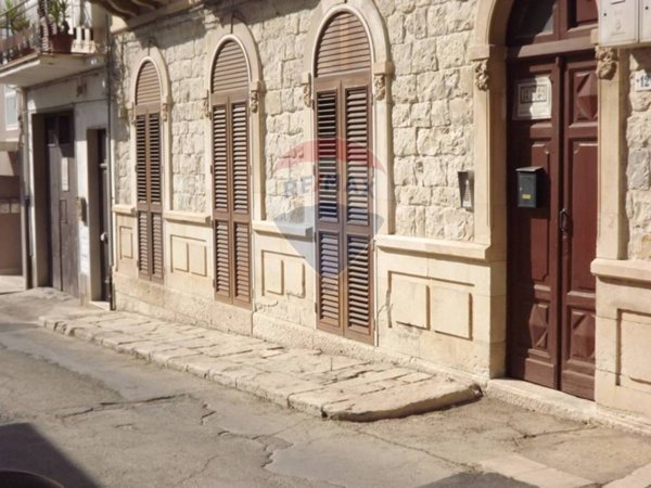 casa indipendente in vendita a Comiso