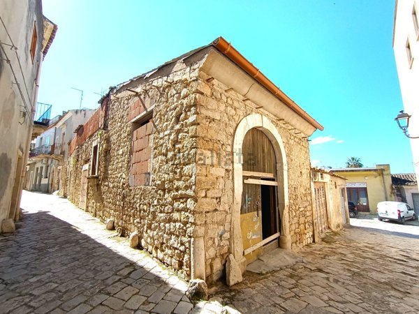casale in vendita a Comiso in zona Centro Storico