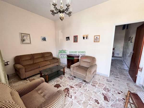 casa indipendente in vendita a Comiso
