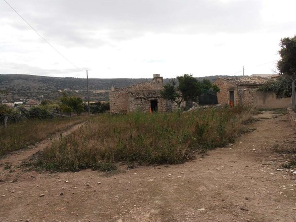 casa indipendente in vendita a Comiso