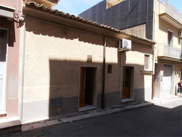 casa indipendente in vendita a Comiso